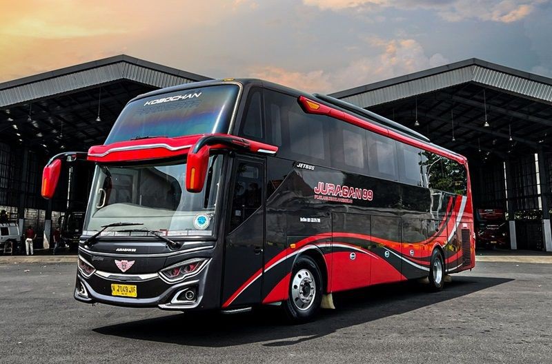 bus pariwisata mewah di jakarta