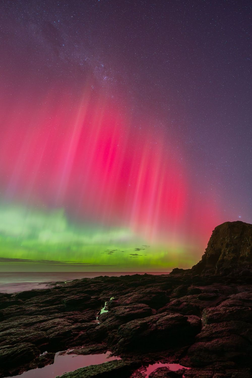 10 Potret Keindahan Aurora Australis, Cantiknya Bikin Gak Berkedip!