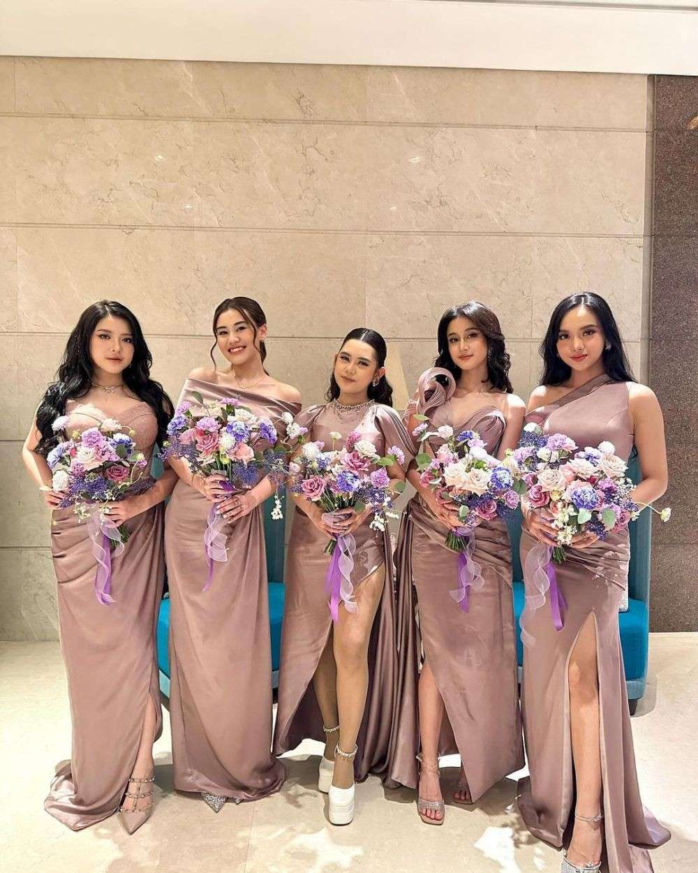 14 Gaya Bridesmaid Di Pernikahan Mahalini, Ziva Anggun!