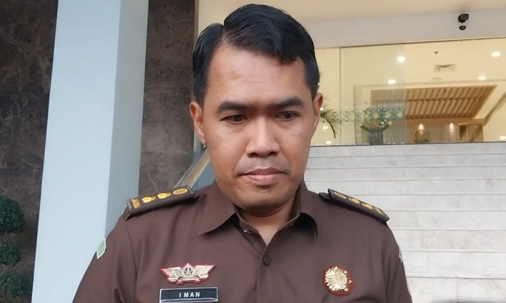 Usai Jadi Tersangka, Kepala Dinas Pendidikan Riau Langsung Ditahan