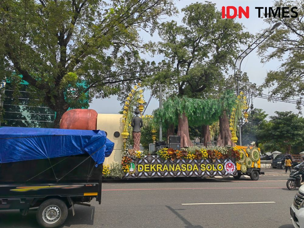 Ibu Iriana Ikut Parade Kriya dan Budaya Dekranas di Solo