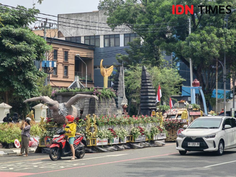 Ibu Iriana Ikut Parade Kriya dan Budaya Dekranas di Solo