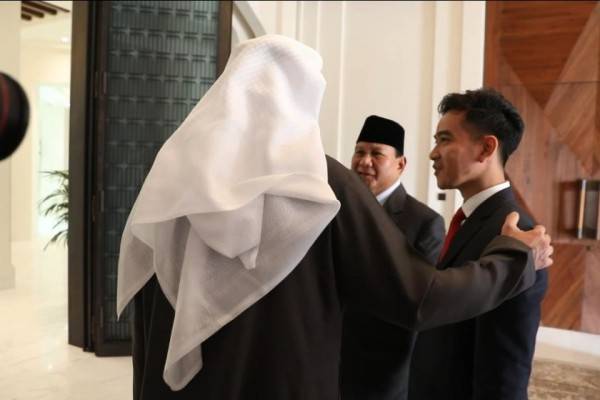 Prabowo Kenalkan Gibran Ke Presiden MBZ Saat Kunker