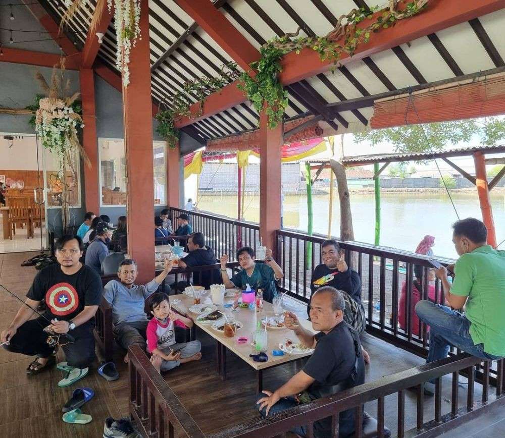 Tempat Makan Keluarga Dengan Kolam Pemancingan Di Sidoarjo