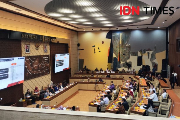 Raker Komisi II, DPR Fraksi PDIP Usul KPU Legalkan Politik Uang