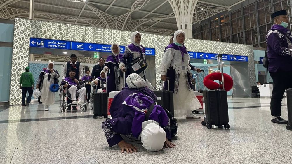 Pesawat Haji Garuda Kloter 15 Makassar Delay hingga Enam Jam