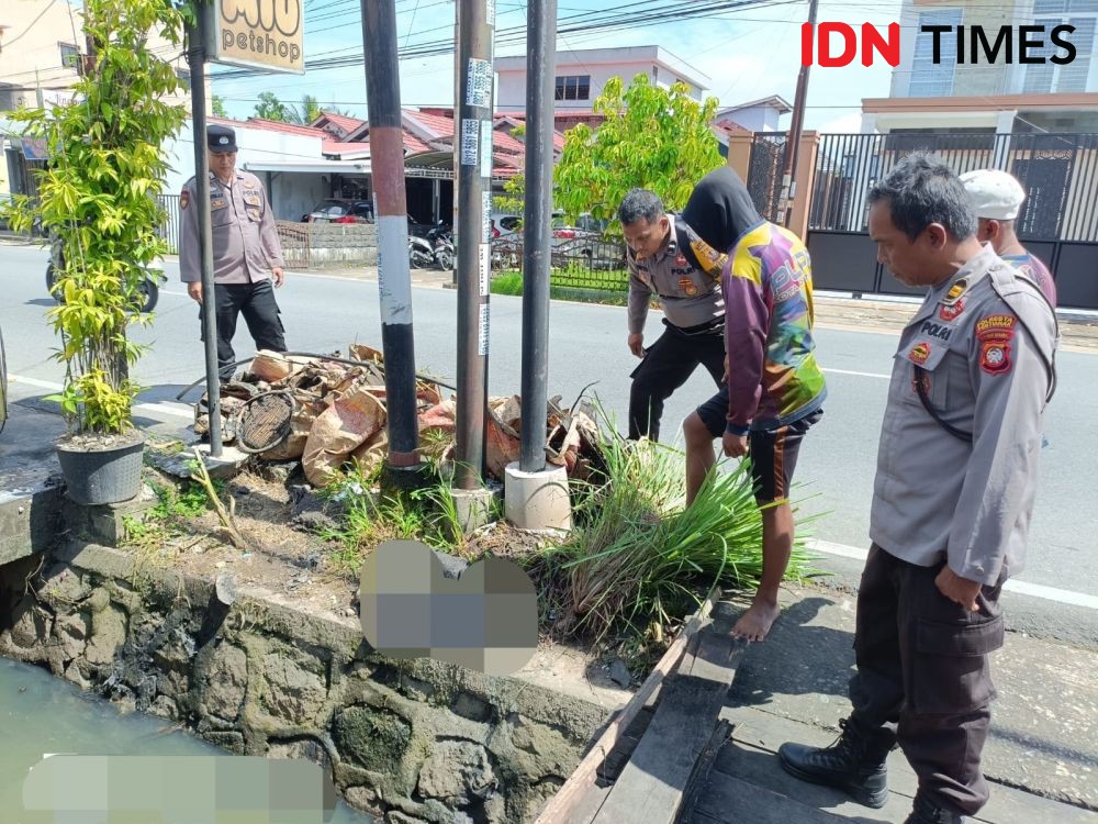 Potongan Tubuh Manusia Ditemukan Berserakan di Parit Dansen Pontianak