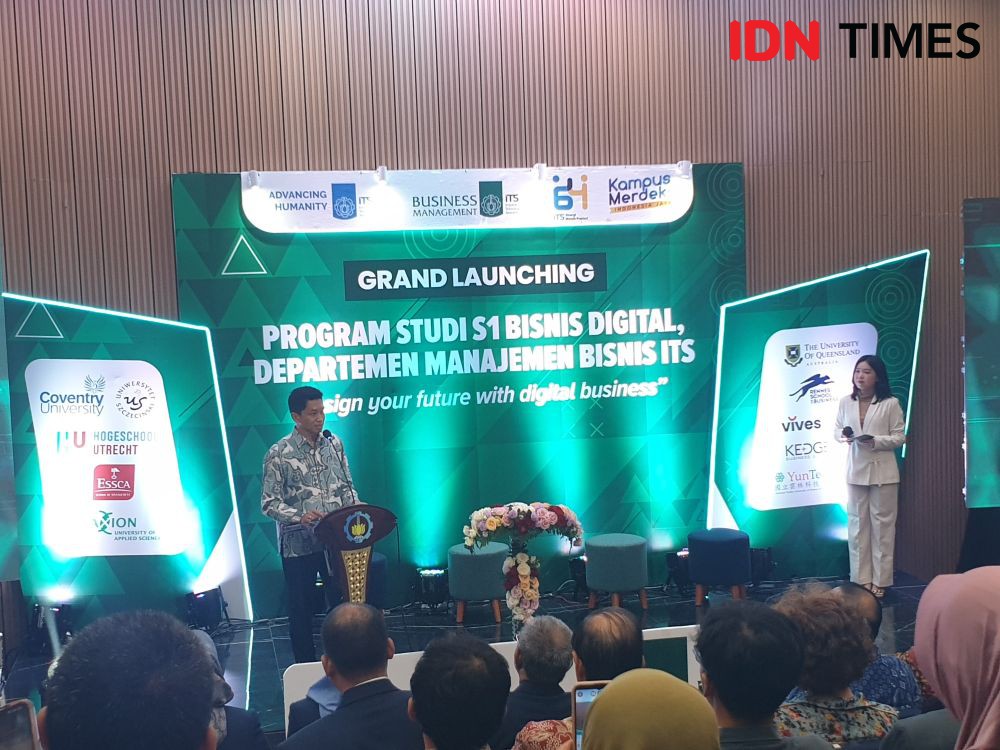 Remaja Sekolah Nonformal di Surabaya Dapat Pelatihan Digital