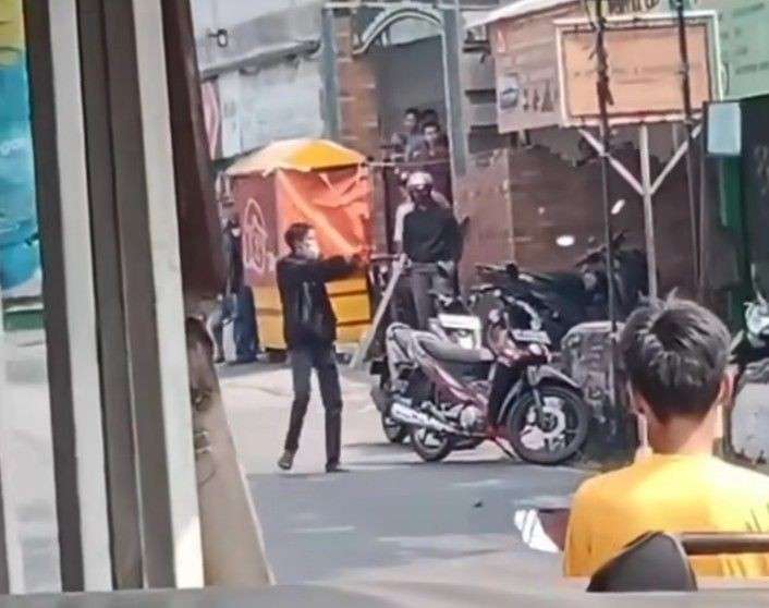 Maling Motor Di Bekasi Keluarkan Pistol Saat Kepergok Aksi