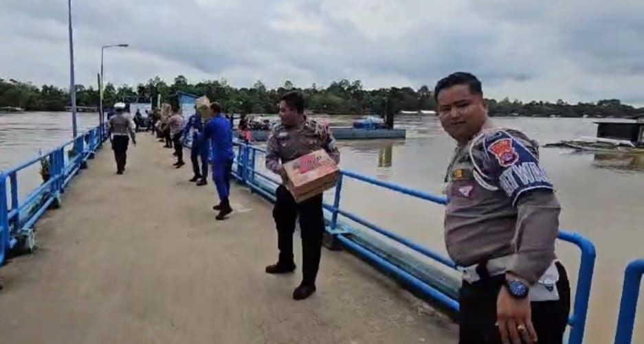  SAR Gabungan Kaltim Suplai Logistik Korban Banjir di Mahakam Ulu