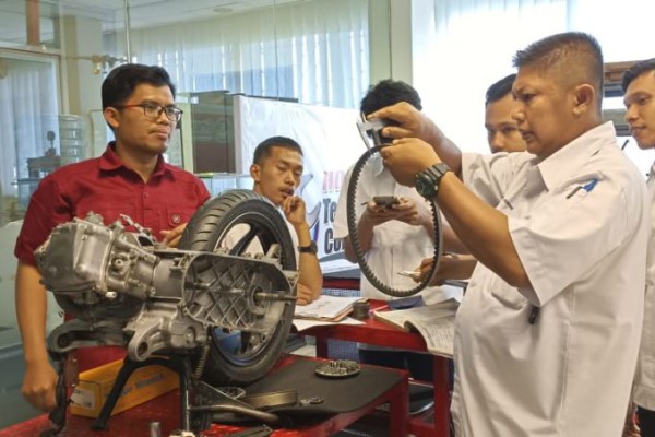 Pelatihan Mekanik Pertajam Kualitas Layanan Terdepan Honda