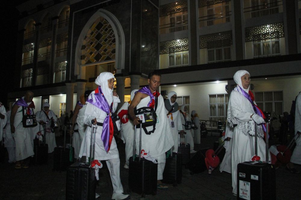 Pesawat Sempat Terbakar, Jemaah Haji Kloter 5 Tiba Kembali di Makassar