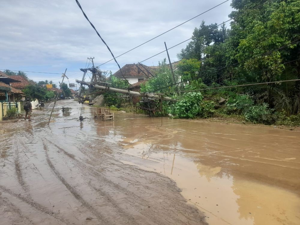 2 Mobil Terseret Banjir Bandang di OKU, 6 Orang Dikabarkan Hilang