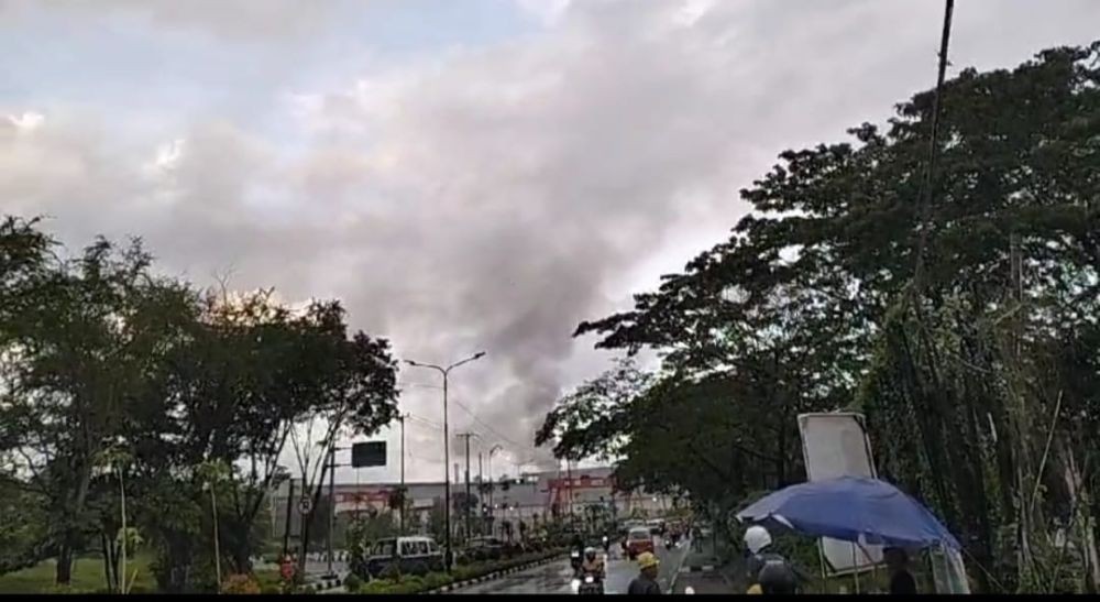 Kilang Pertamina di Balikpapan Terbakar