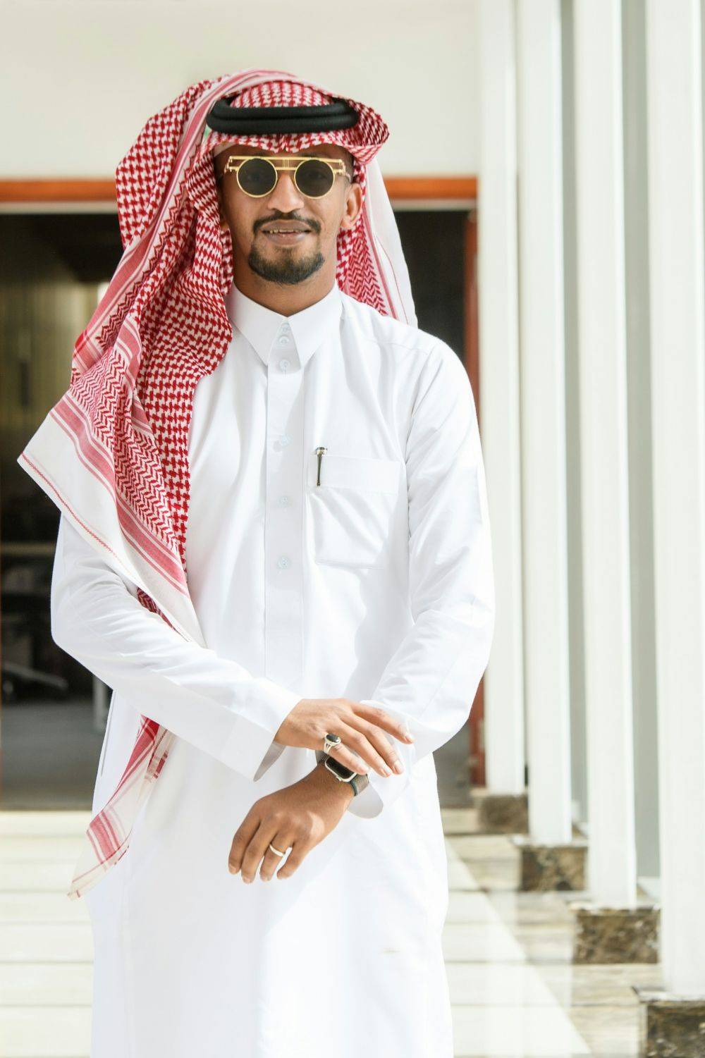 Mengenal Thawb, Gamis Panjang Khas yang Dikenakan Pria Arab