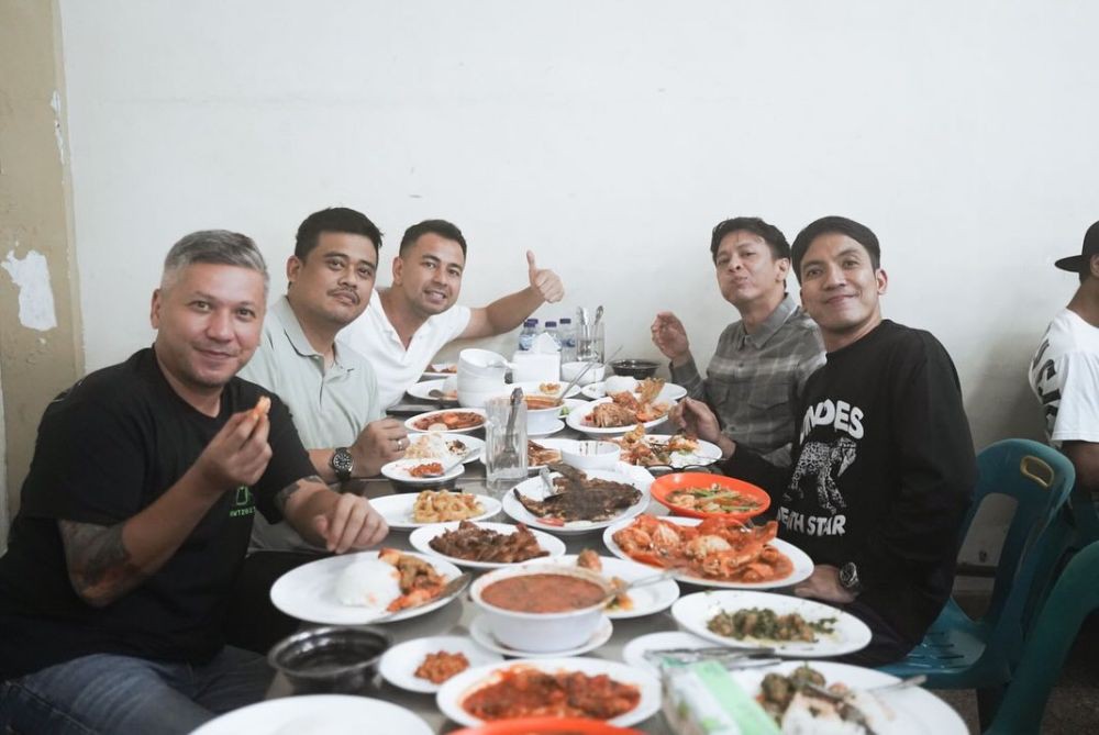 Potret Raffi Ahmad dkk Makan Seafood di Medan Bareng Bobby Nasution