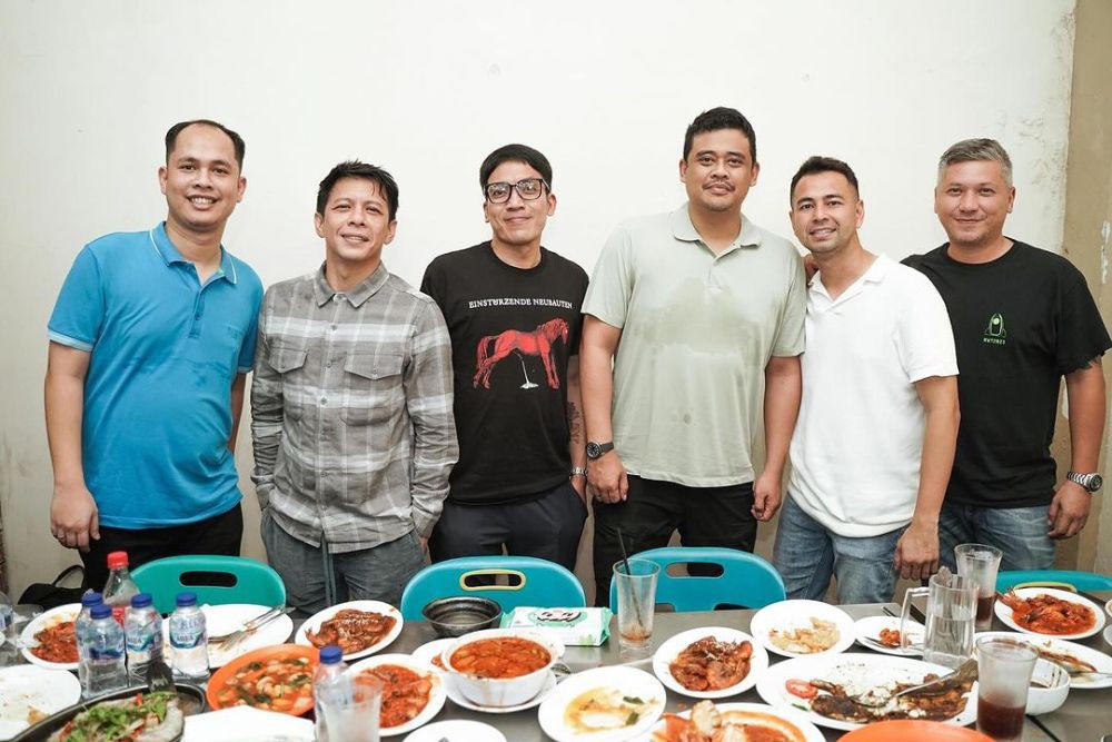 Potret Raffi Ahmad dkk Makan Seafood di Medan Bareng Bobby Nasution