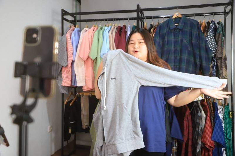 Cari Pakaian Terhalang Ukuran, Nih Cek Koleksi Big Bro dari Tangerang