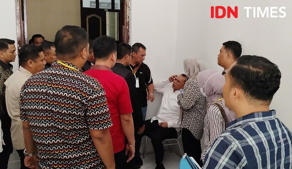 Sesak Napas saat Sidang, Eks Bupati Labuhan Batu Dibawa ke Rumah Sakit