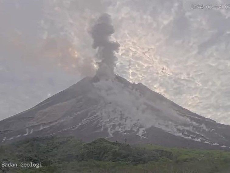 Gunung Merapi Luncurkan Awan Panas Guguran hingga 1,5 Km
