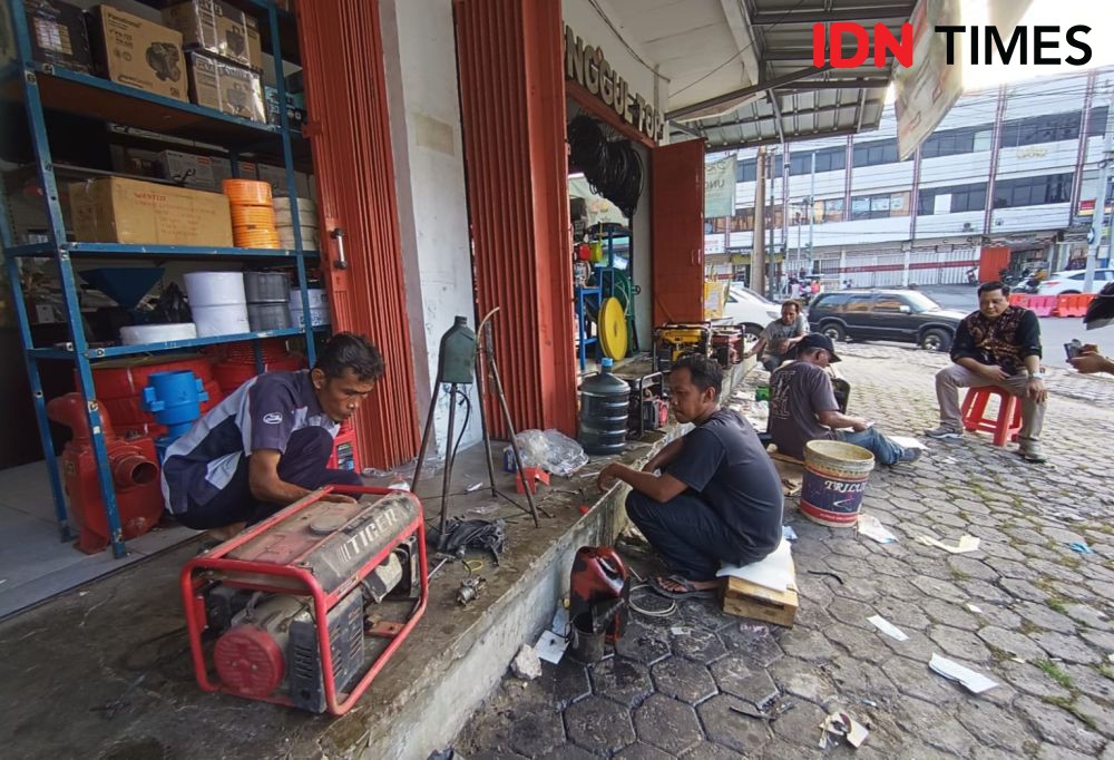 Warga Bandar Lampung Ramai-ramai Berburu Genset, Toko Kehabisan Stok