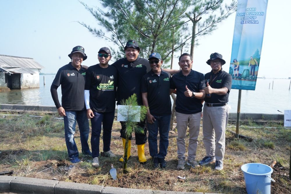 Aksi Bersih Pantai Semarang, 337 Pegawai PLN Kumpulkan 1 Ton Sampah