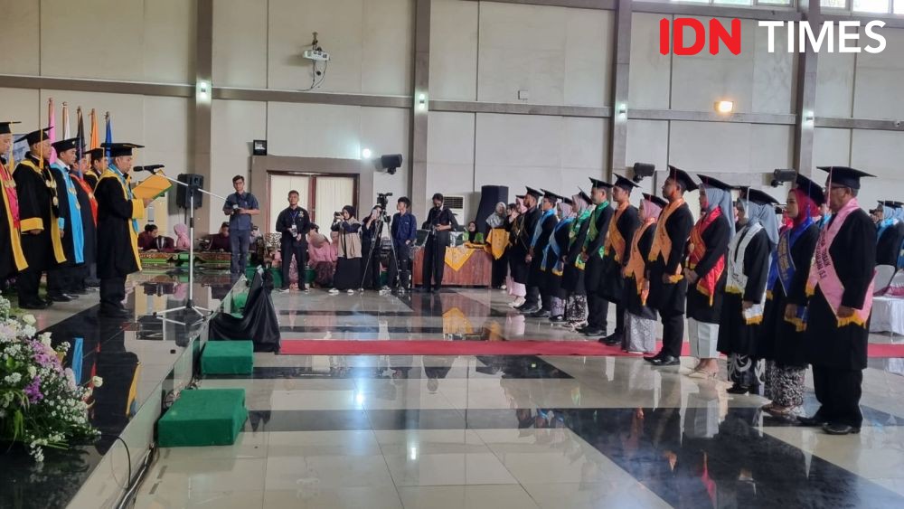 Rena Selvia Lulusan S1 Ilmu Hukum UIN Walisongo Jawara Debat se-Jawa Madura