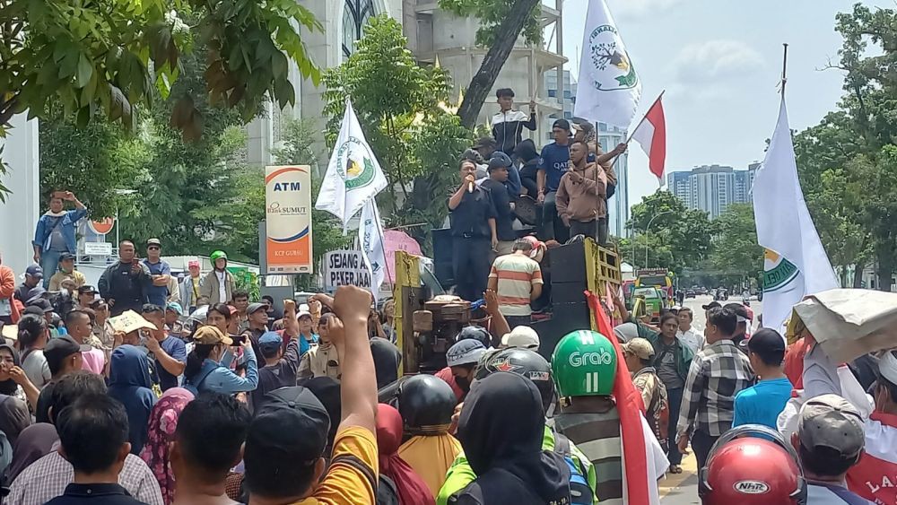 Massa Petani Geruduk Pemprov Sumut, Tuntut Soal Tanah PTPN II