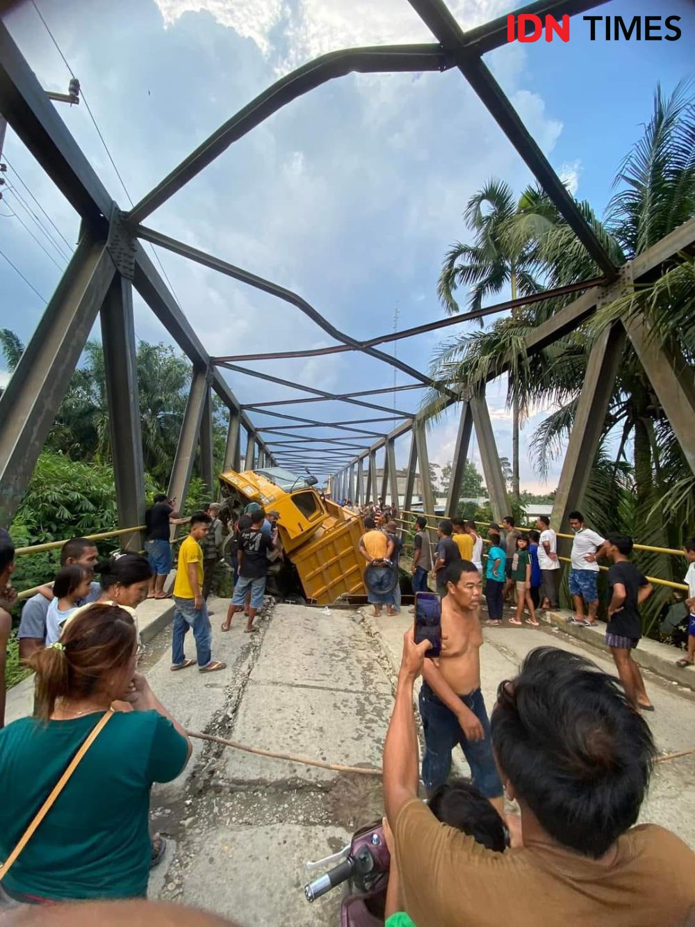 Jembatan Sei Air Tenang Ambruk, Warga Tuntut Tanggung Jawab Pemerintah