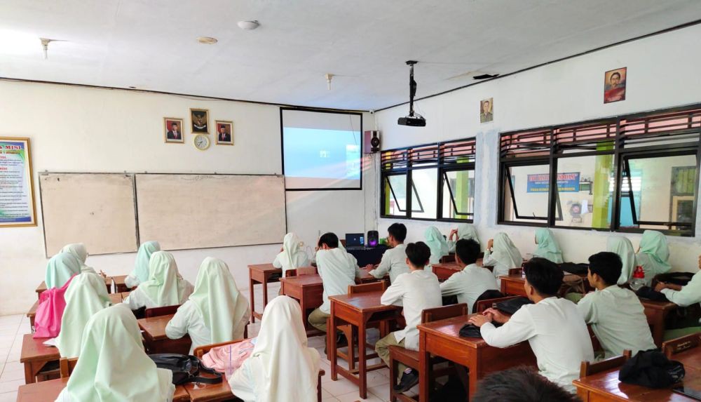 Literasi Digital Siswa SMA di Tiga Kabupaten, Positif Berinternet