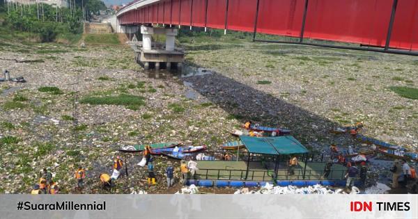 Sampah Menumpuk di Sungai Citarum KBB Diperkirakan Mencapai