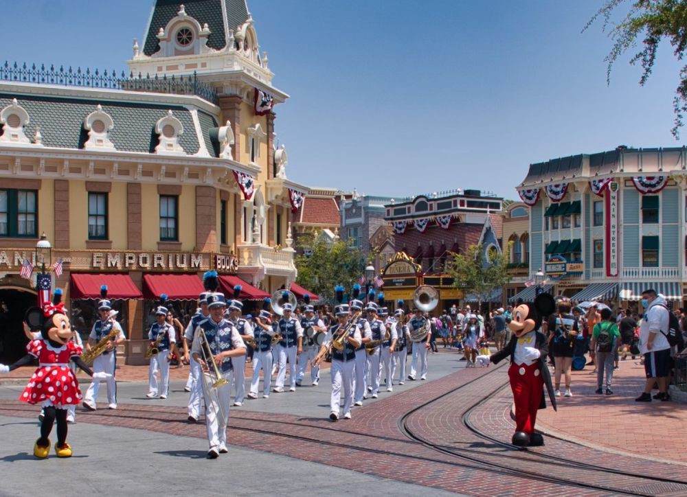 Waktu dan Musim Terbaik Liburan ke Disneyland Hong Kong