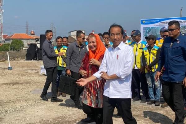 Jokowi Targetkan Tanggul Tambak Lorok Semarang Rampung Agust