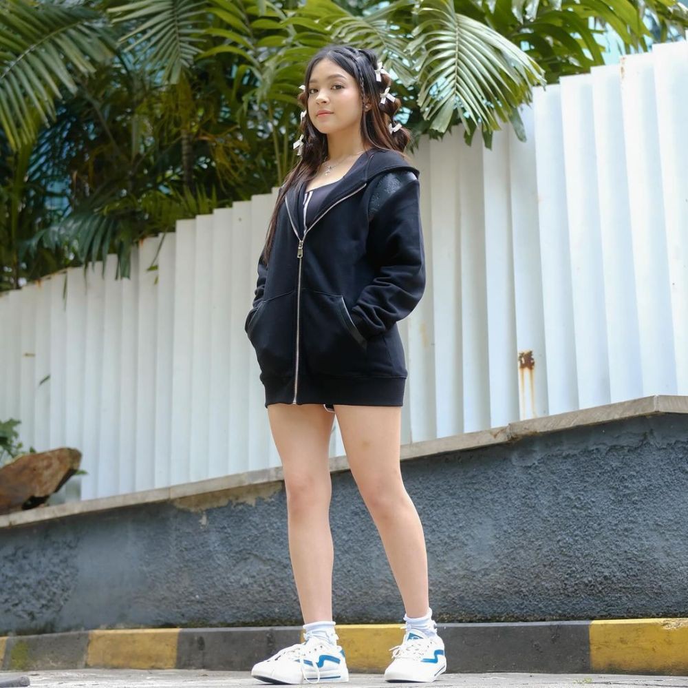 7 Daily Outfit ala Elsa Japasal, Gaya Energik nan Imut