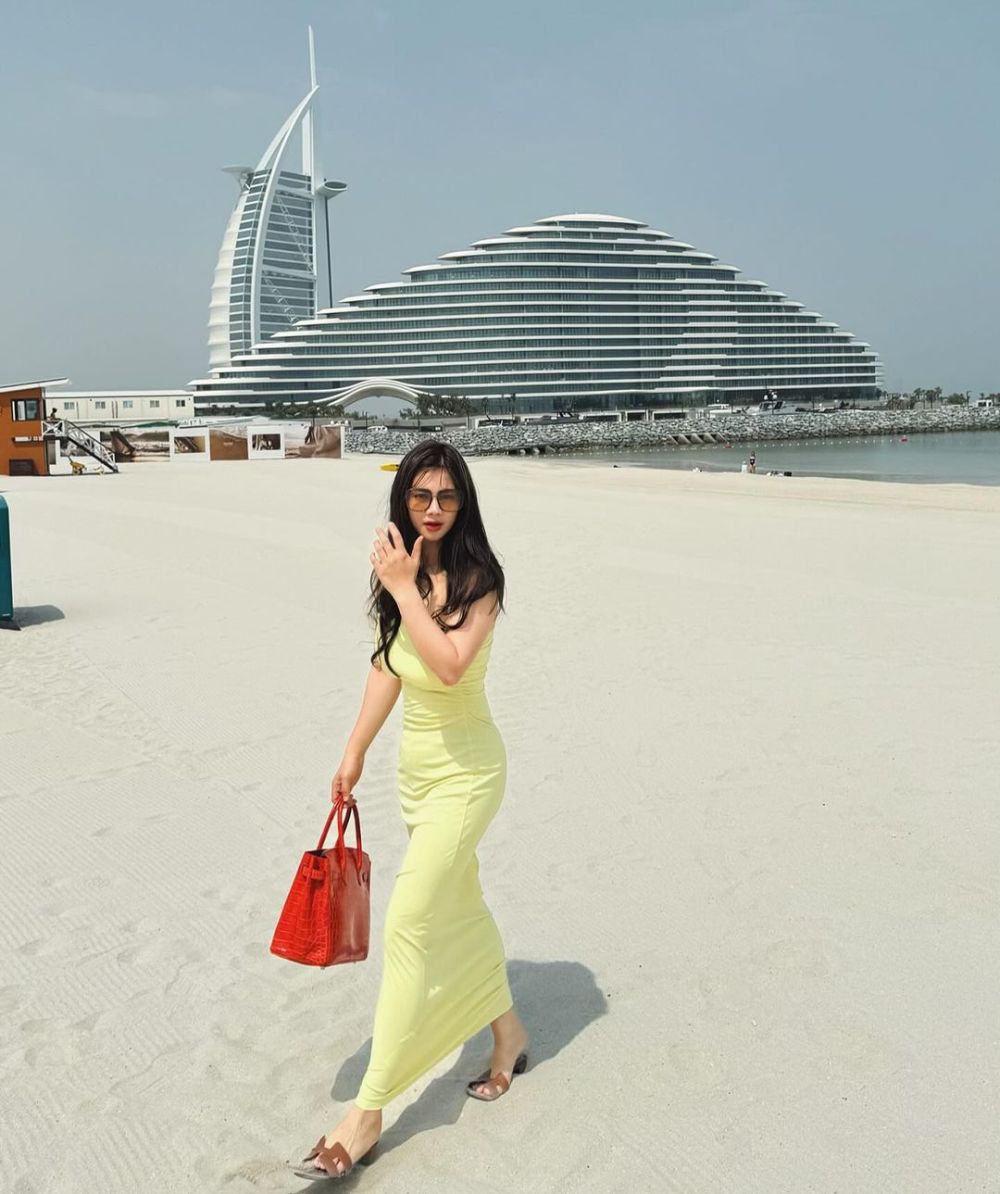 Hot Dubai Girl