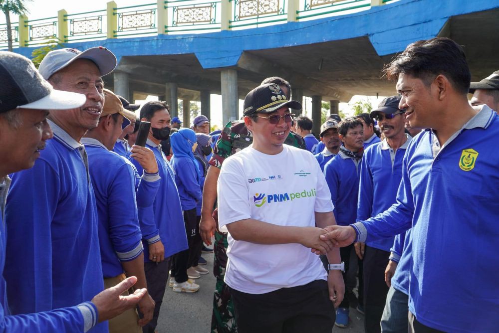 Warga Banjarmasin Perangi Sampah dalam Peringatan Hari LH Sedunia