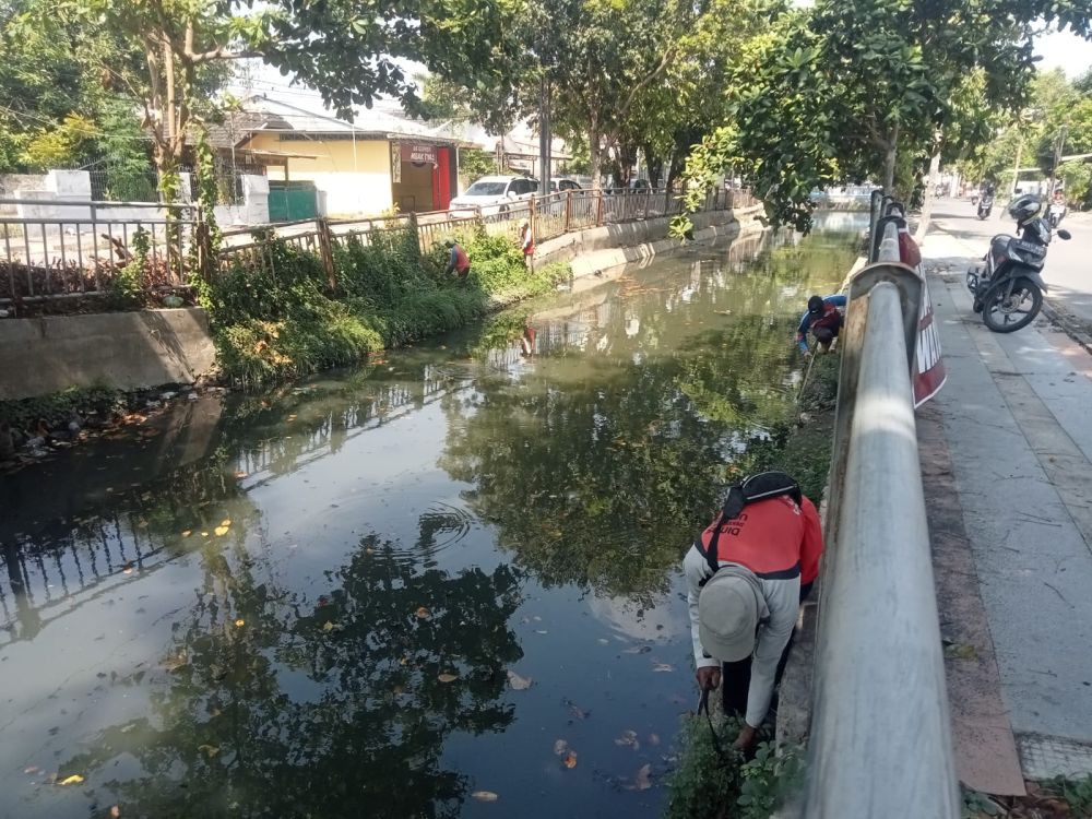 Cegah Banjir, Saluran dan Sungai di Semarang Rutin Dibersihkan