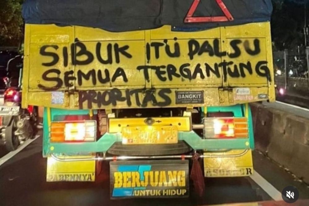 Tulisan Menggelitik di Truk Bisa Mengganggu Konsentrasi