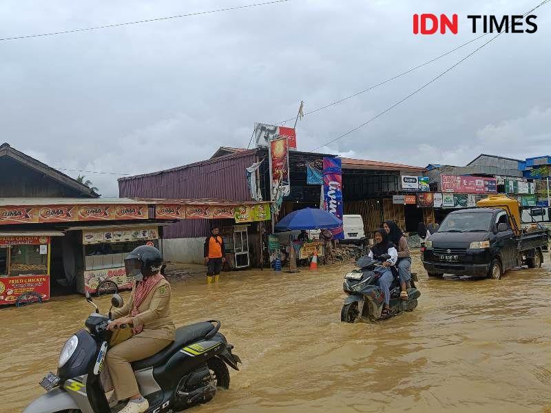 Hujan Deras, Banjir Rendam 16 Wilayah di Kota Bekasi