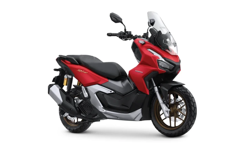 Perbandingan NMAX Turbo dan Honda ADV 160, Unggul Mana?