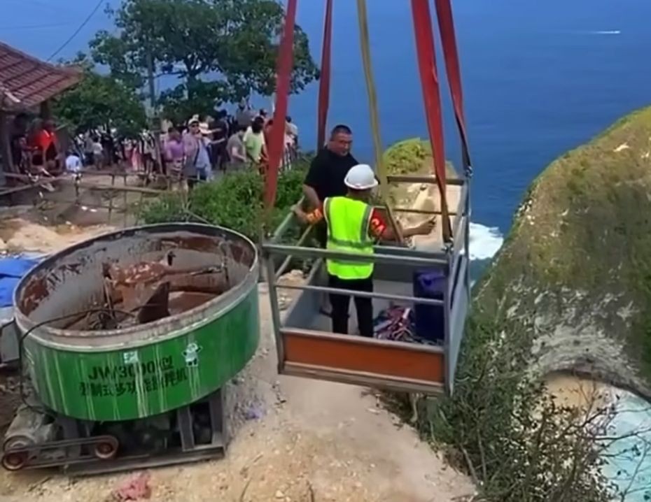 Lift Kaca di Pantai Kelingking Nusa Penida, Perlu Gak Sih?