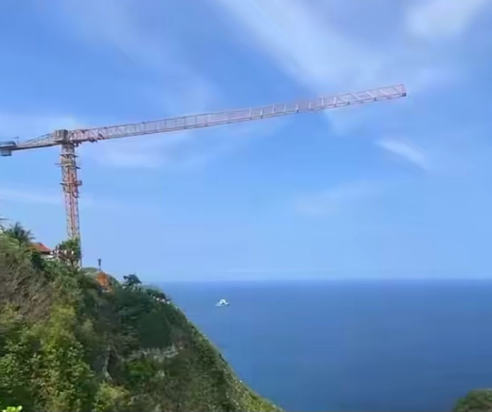 Lift Kaca di Pantai Kelingking Nusa Penida, Perlu Gak Sih?