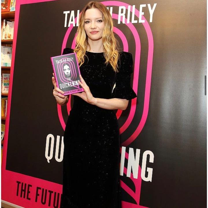 7 OOTD Modis Talulah Riley, Istri Thomas Brodie-Sangster