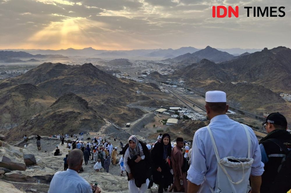 Mengakhiri Ibadah Haji, Khofifah Ziarah ke Makam Sayyidah Khadijah RA