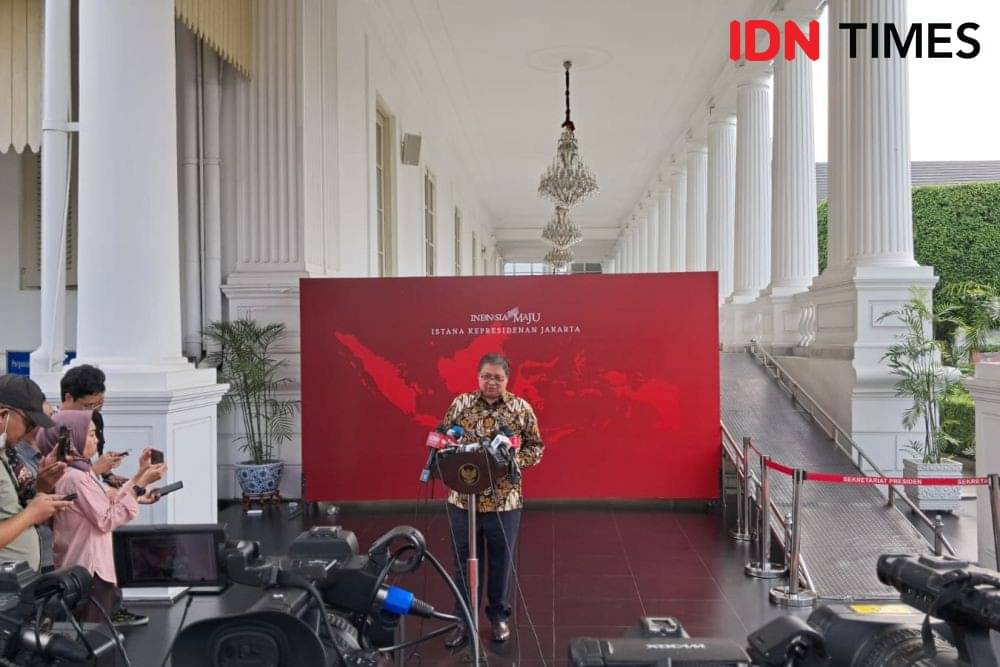 Jokowi Ngaku Tak Ikut Cawe-Cawe Mundurnya Airlangga