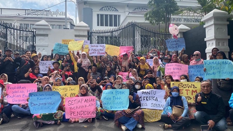 Kepsek SMAN di Kota Bekasi Kedapatan Jual Formulir PPDB!