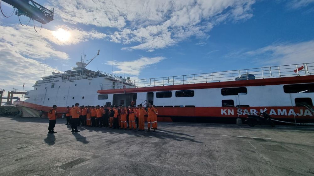 Basarnas Evakuasi Penumpang Speedboat Mati Mesin di Pangkep