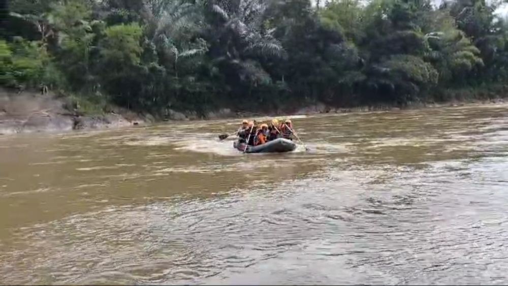 Tim SAR Buat Ombak Buatan Cari Korban Tenggelam di Tana Toraja