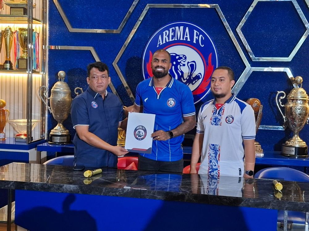 Arema FC Dapatkan Bek Tangguh PSS Sleman