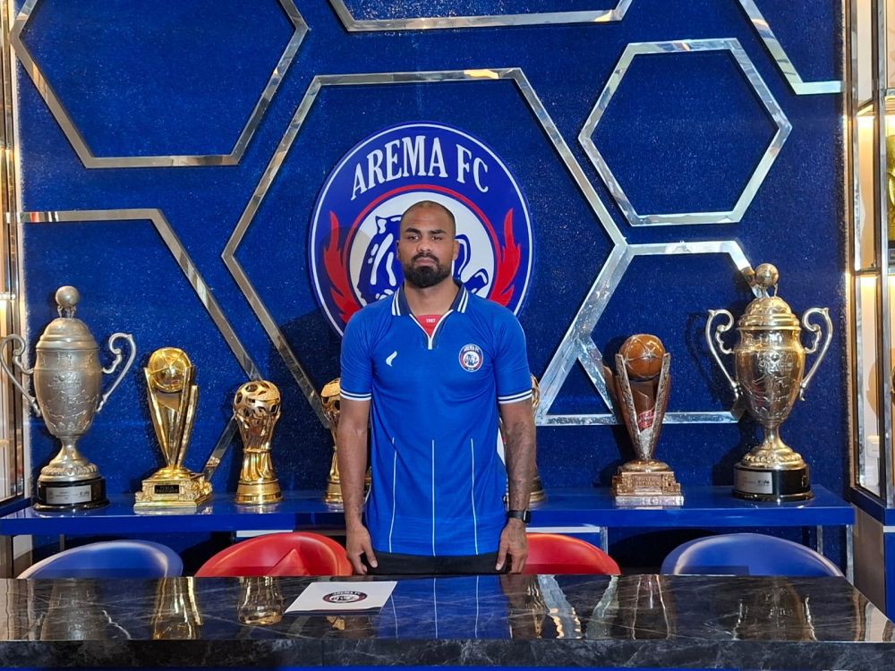 Arema FC Dapatkan Bek Tangguh PSS Sleman